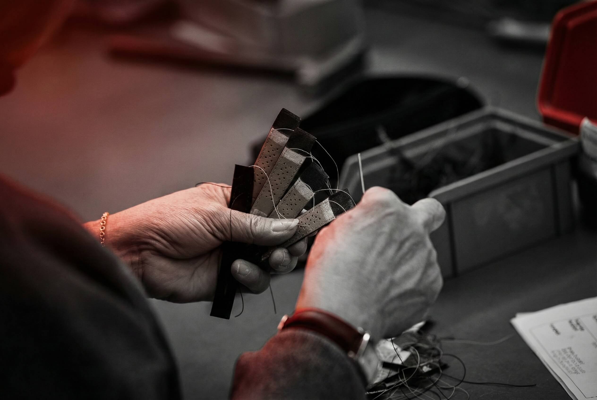 Urhenband wird von Hand hergestellt